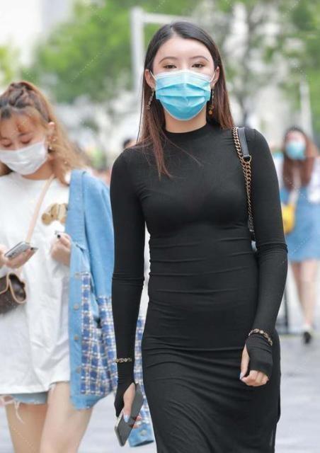 黑色气质长裙美女轻松驾驭既彰显气质又凸显身材