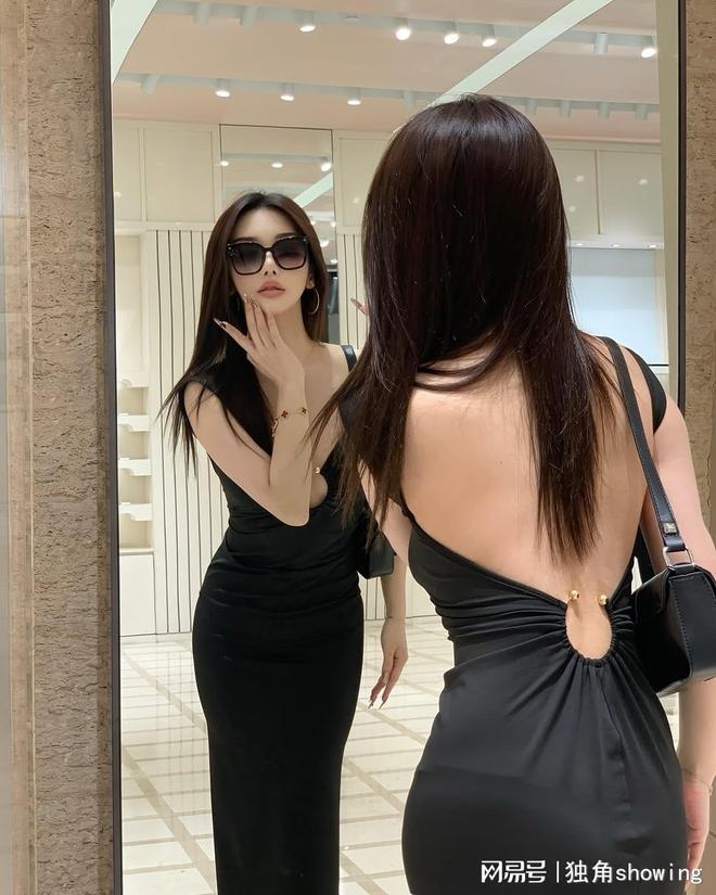 黑色连衣裙大揭秘！完美气质让你成为焦点